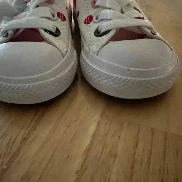 GIRLS CONVERSE ALL STARS SIZE 5 - Picture 4 of 9